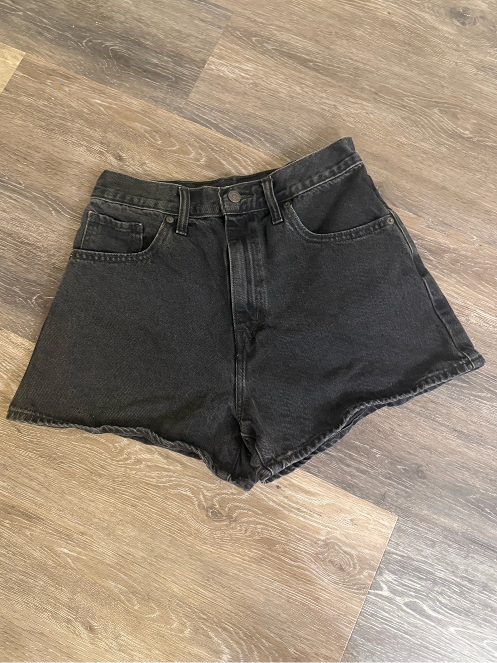 Levis High Waisted Mom Shorts Black Denim Button Fly Size 29